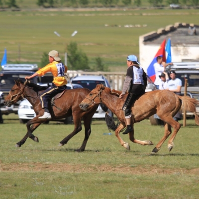 Naadam in Arkhangai - Horserace